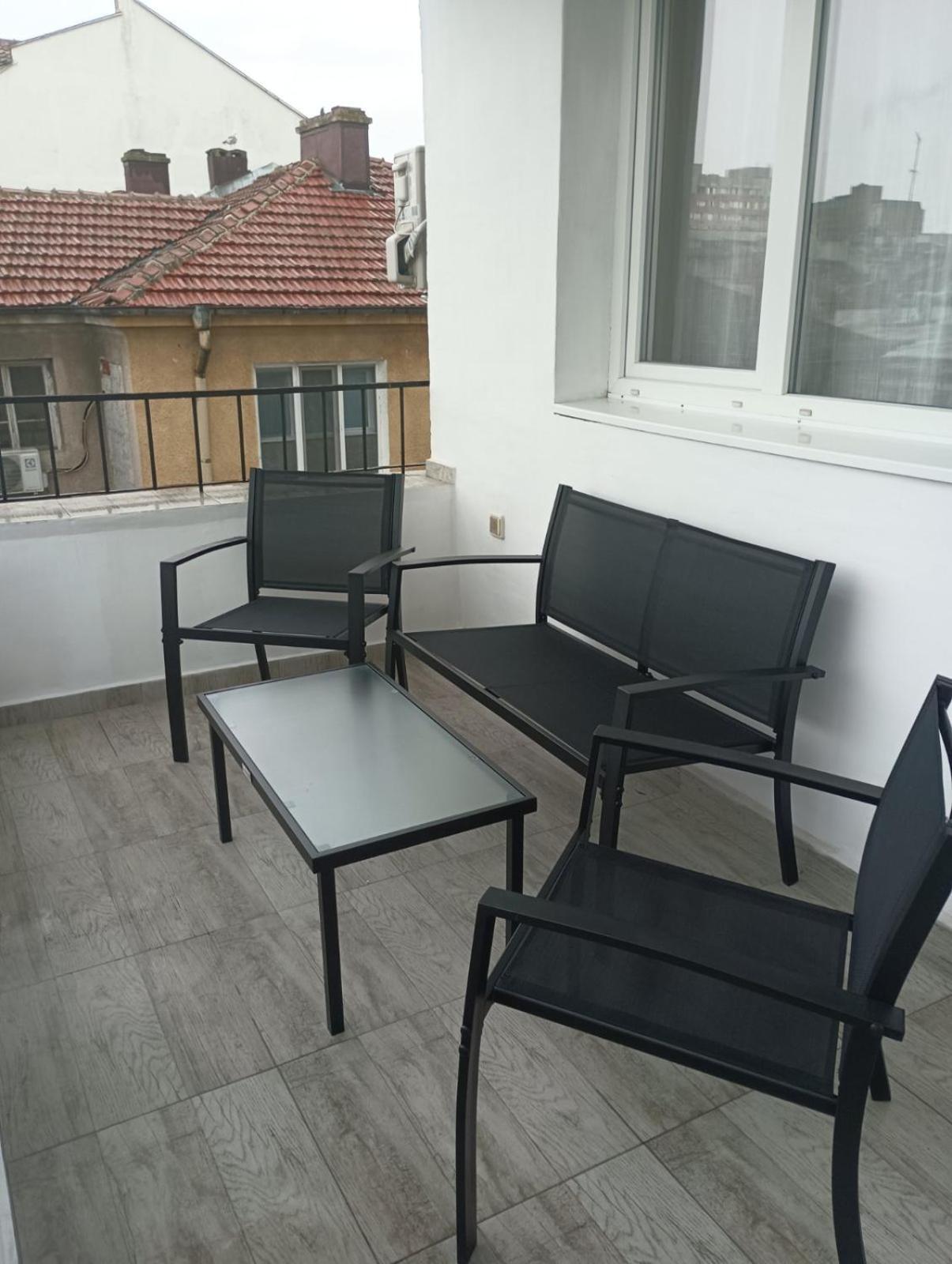 Yanakiev'S Central Apartment Бургас Экстерьер фото